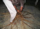 Foto mostra a construo do Tipit, instrumento utilizado para produo de farinha de mandioca.<br /><br /> Foto: Clemilda Santiago Neto