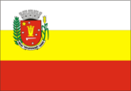 A Bandeira Maringaense  formada por trs faixas horizontais: Branca, Amarela e Vermelha.  A 1 faixa, em branco, simboliza a paz.  A 2 faixa, em amarelo representa a fora.  A 3 faixa, em vermelho, simboliza a coragem.  E tambm est composta por uma figura o Braso de Armas. 