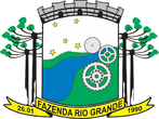 O Braso conter, na sua parte inferior, uma faixa de cor amarela, representativa de Luz e Sabedoria, com a inscrio, em cor preta, da data 26.01  esquerda e 1990  direita, entremeadas da inscrio FAZENDA RIO GRANDE, representando a data de criao do Municpio; Ser encimado por uma coroa mural cor de prata, de oito torres, das quais apenas cinco so visveis em perspectiva e classifica a cidade representada em sua segunda grandeza, como sede de Comarca; Dispostas na parte interna direita haver trs engrenagens em metal argente (prata) simbolizando paz, amizade e trabalho, representando a mo-de-obra na indstria, atravs da conotao de que uma fora pequena pode mover uma maior que, por sua vez, move outra maior ainda; No abismo, est representado o Cruzeiro do Sul, em ouro, simbolizando a unio de um povo e sua fora; Os pinheiros estilizados de sinopla (verde), emoldurando o Braso, lembram a caracterstica de toda a regio sul brasileira e o portal de uma fazenda simbolizando a proteo do Municpio; O rio, em cor azul, transversal, representando a nascente do Rio Iguau no Municpio, simboliza Justia, Caridade e Lealdade.