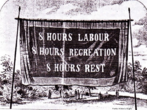 No dia 1 de maio, comemora-se o Dia do Trabalho ou Dia do Trabalhador, como forma de celebrar as conquistas dos trabalhadores ao longo da histria. Nessa mesma data, em 1886, ocorreu uma grande manifestao de trabalhadores na cidade de Chicago, nos Estados Unidos. Em Chicago, milhares de trabalhadores protestavam contra a enorme carga horria pela qual eram submetidos, ou seja, 13 horas dirias. A proposta era reduzir para 8 horas dirias. Alm da diminuio da carga horria, os trabalhadores tambm exigiam descanso semanal remunerado e um perodo anual de frias, direitos trabalhistas que ainda no existiam na poca. Os organizadores das manifestaes foram denominados Mrtires de Chicago. No monumento erguido a eles, estava o seguinte epteto: Um dia nosso silncio ser mais forte que as vozes que hoje vocs estrangulam. <br> Os Estados Unidos no comemoram o Dia do Trabalho no dia 1 de maio, e sim na primeira segunda-feira de setembro.  <br> <br> Palavras-chave: Dia do Trabalho. Trabalhadores. Manifestaes. Jornada de Trabalho.